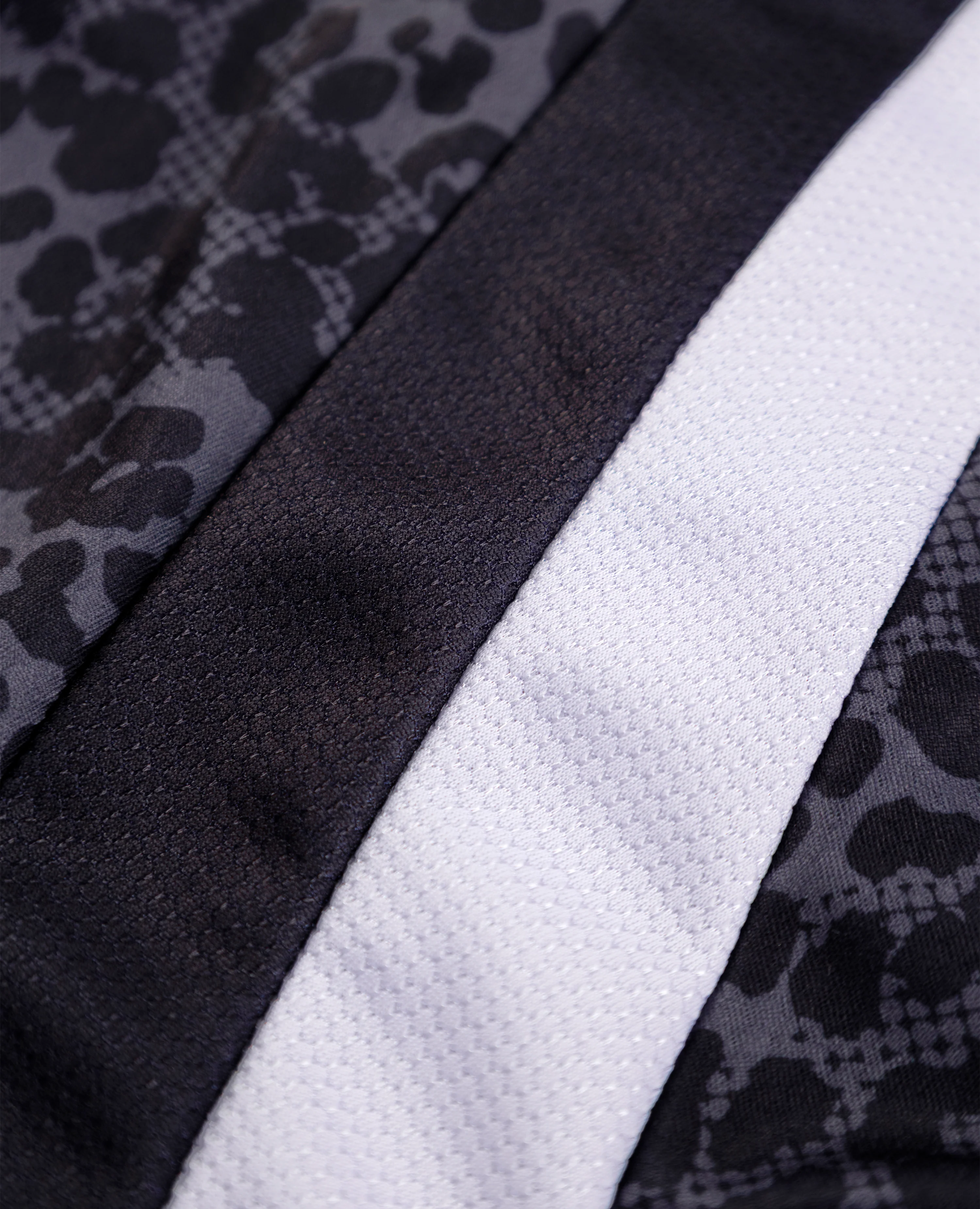 BLACK ANIMALS JERSEY LONGSLEEVES - Image 9