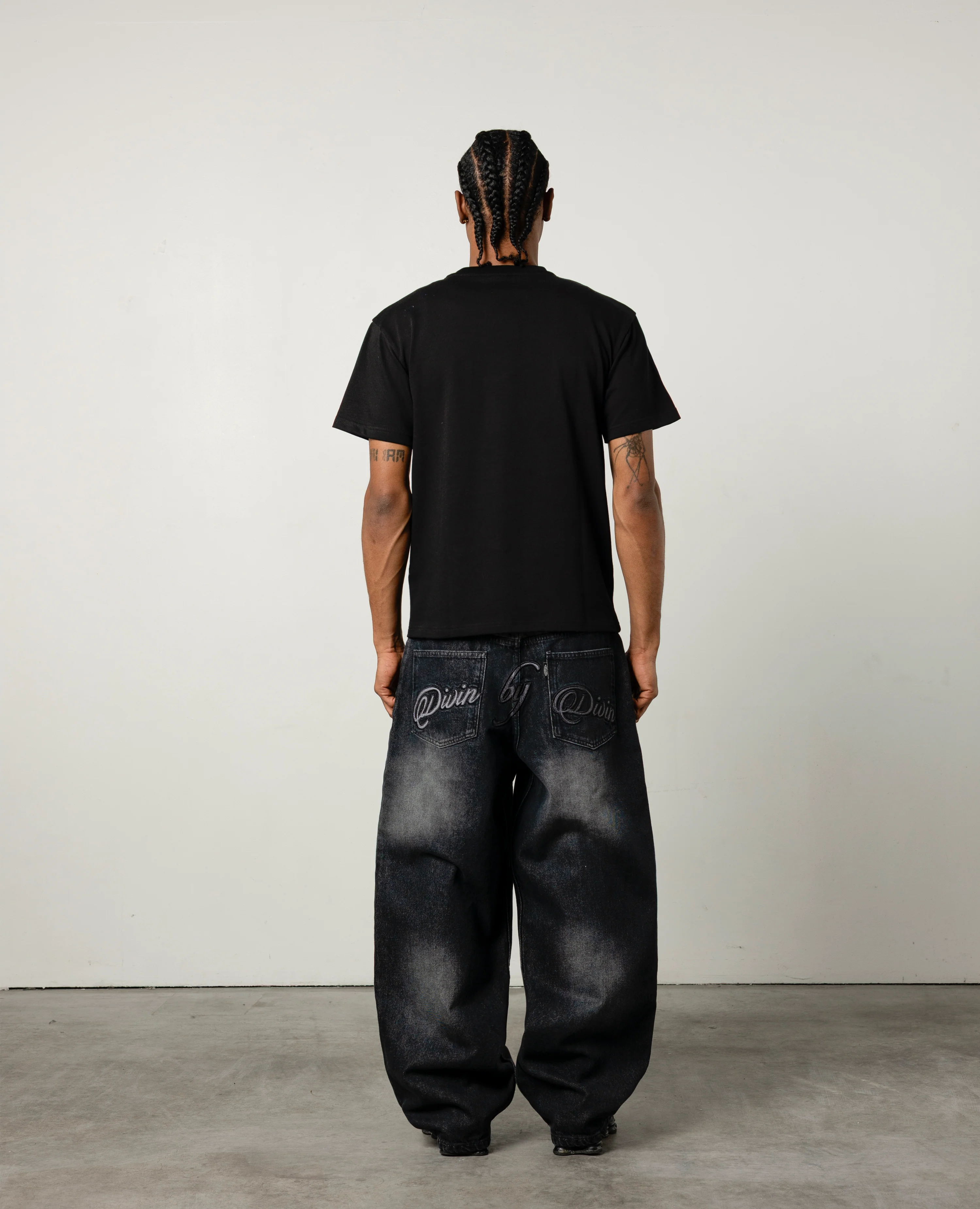 BLACK ANIMALS TEE - Image 4