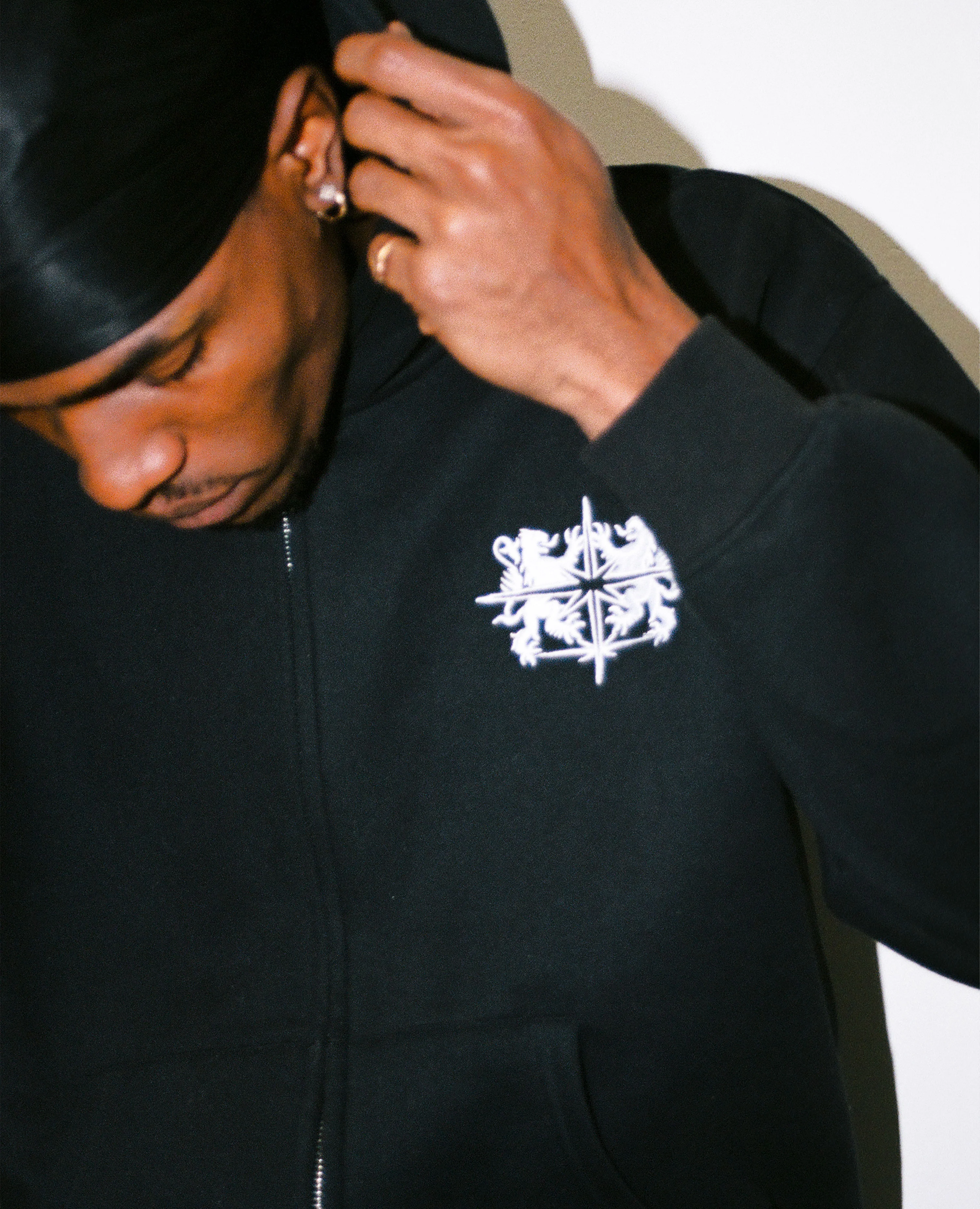 BLACK BLASON ZIP - Image 3