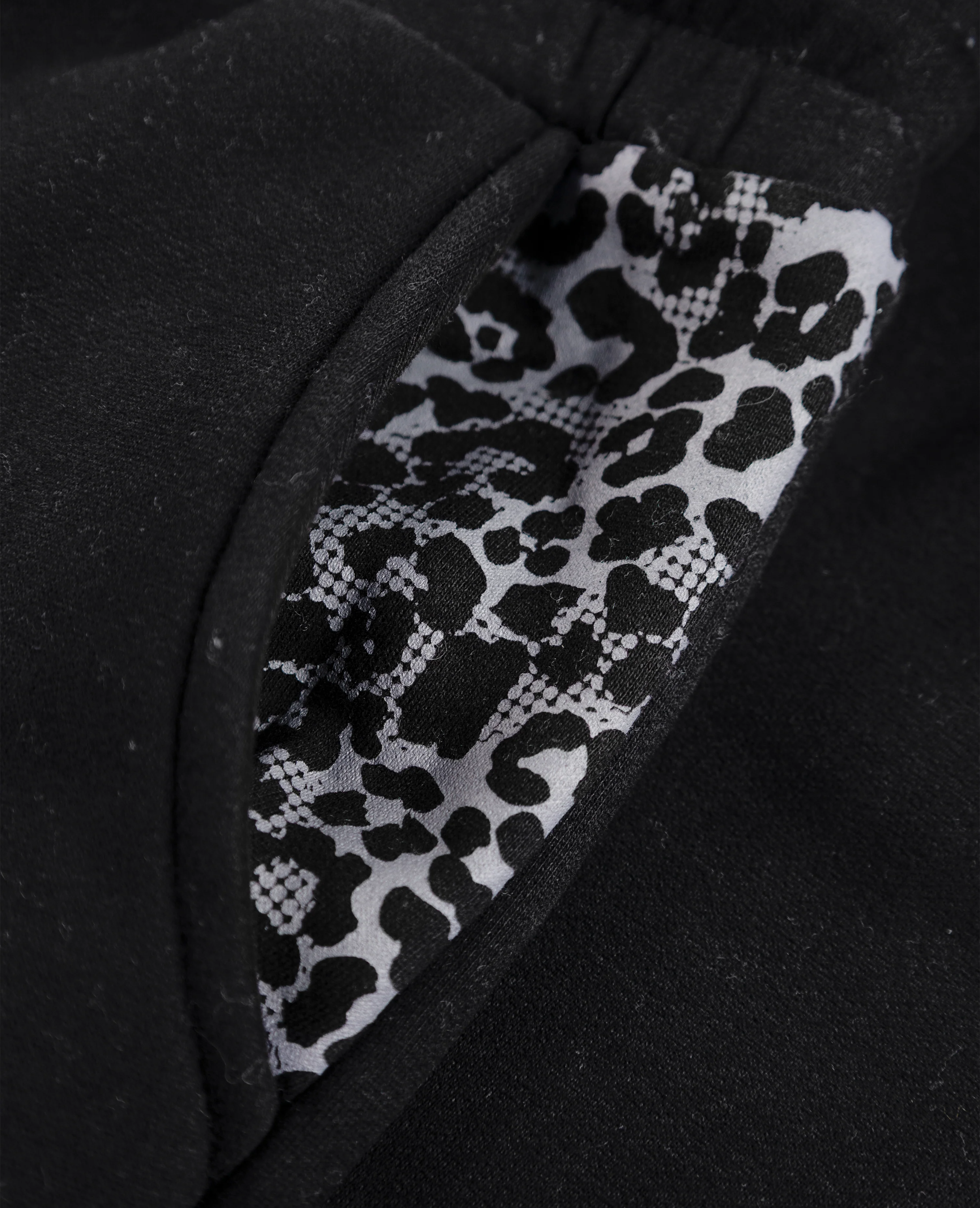 BLACK LEOPARD JOGGER - Image 5
