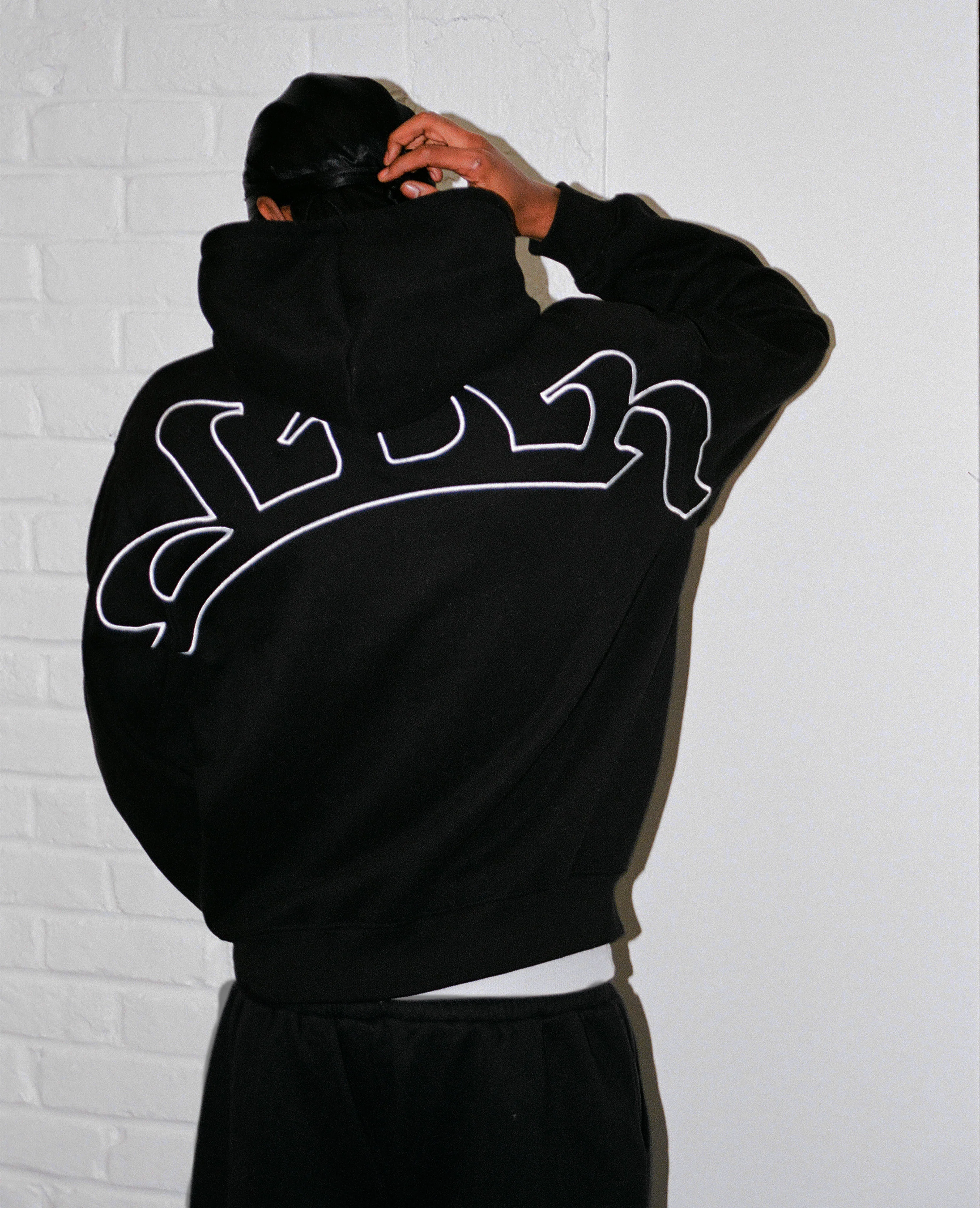 BLACK STRAIGHT ZIP - Image 2