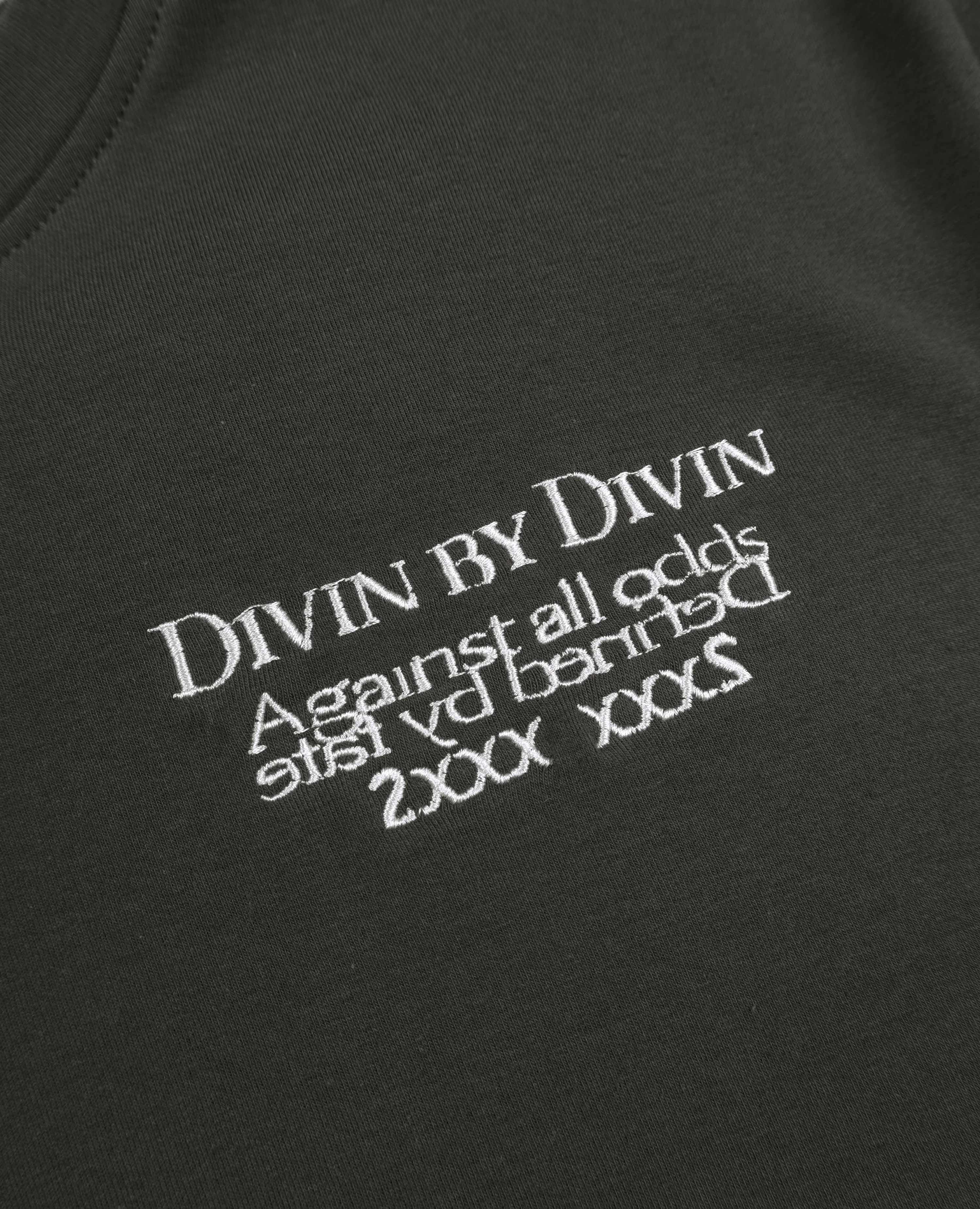 DARK HOLE PRINT T-SHIRT - Image 4