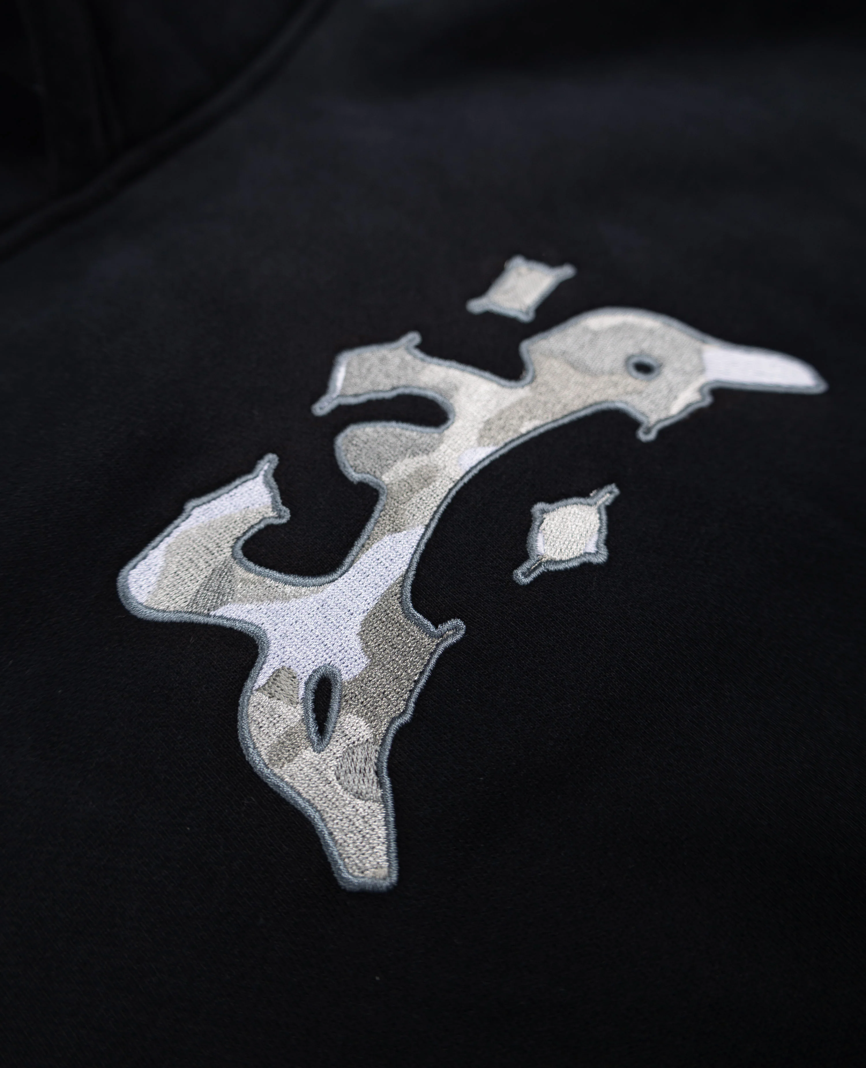 BLACK CAMO CURB HOODIE - Image 4
