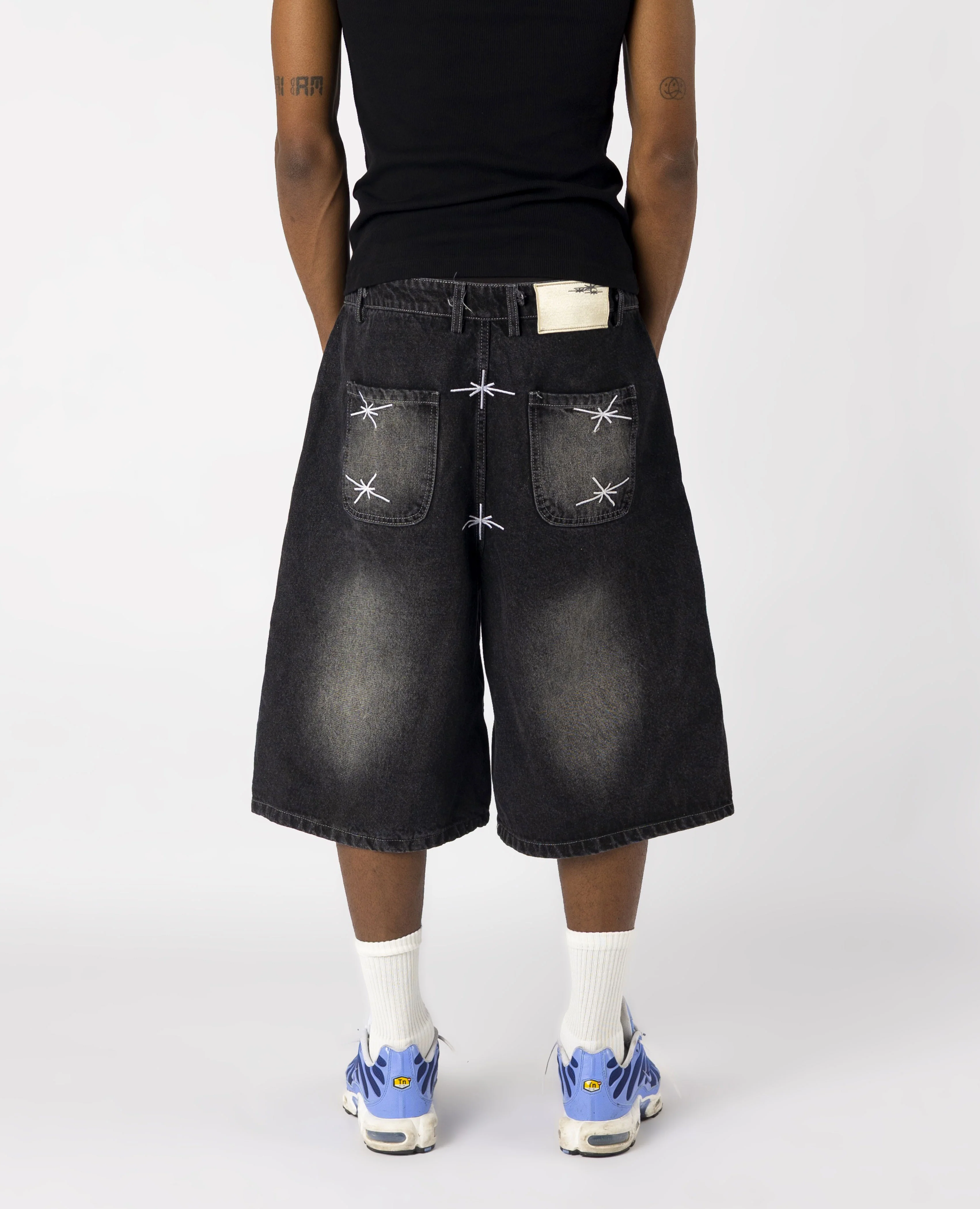 WASHED BLACK DENIM JORT - Image 4