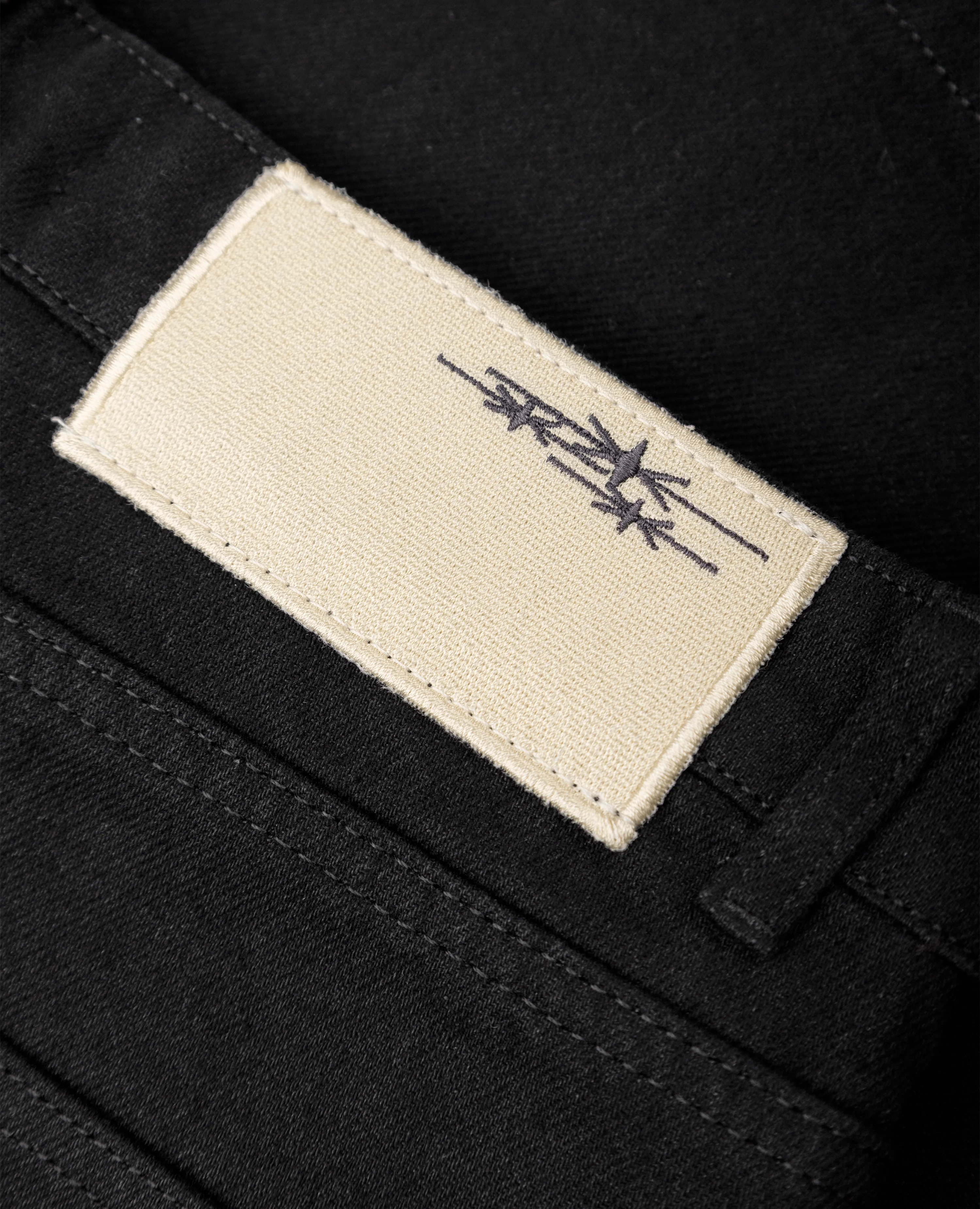 THE SIX STARS JORT - BLACK - Image 6