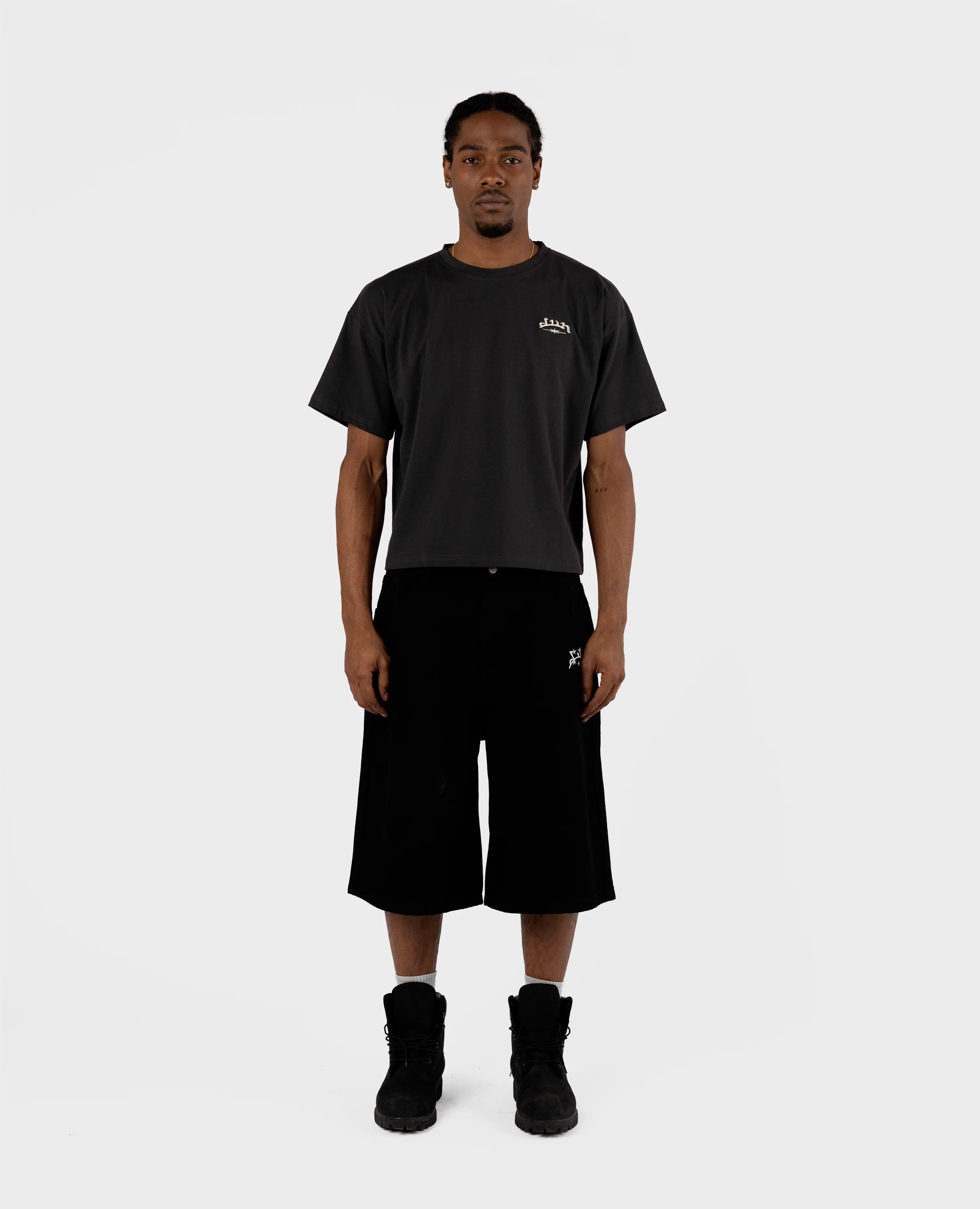THE SIX STARS T-SHIRT - BLACK - Image 10